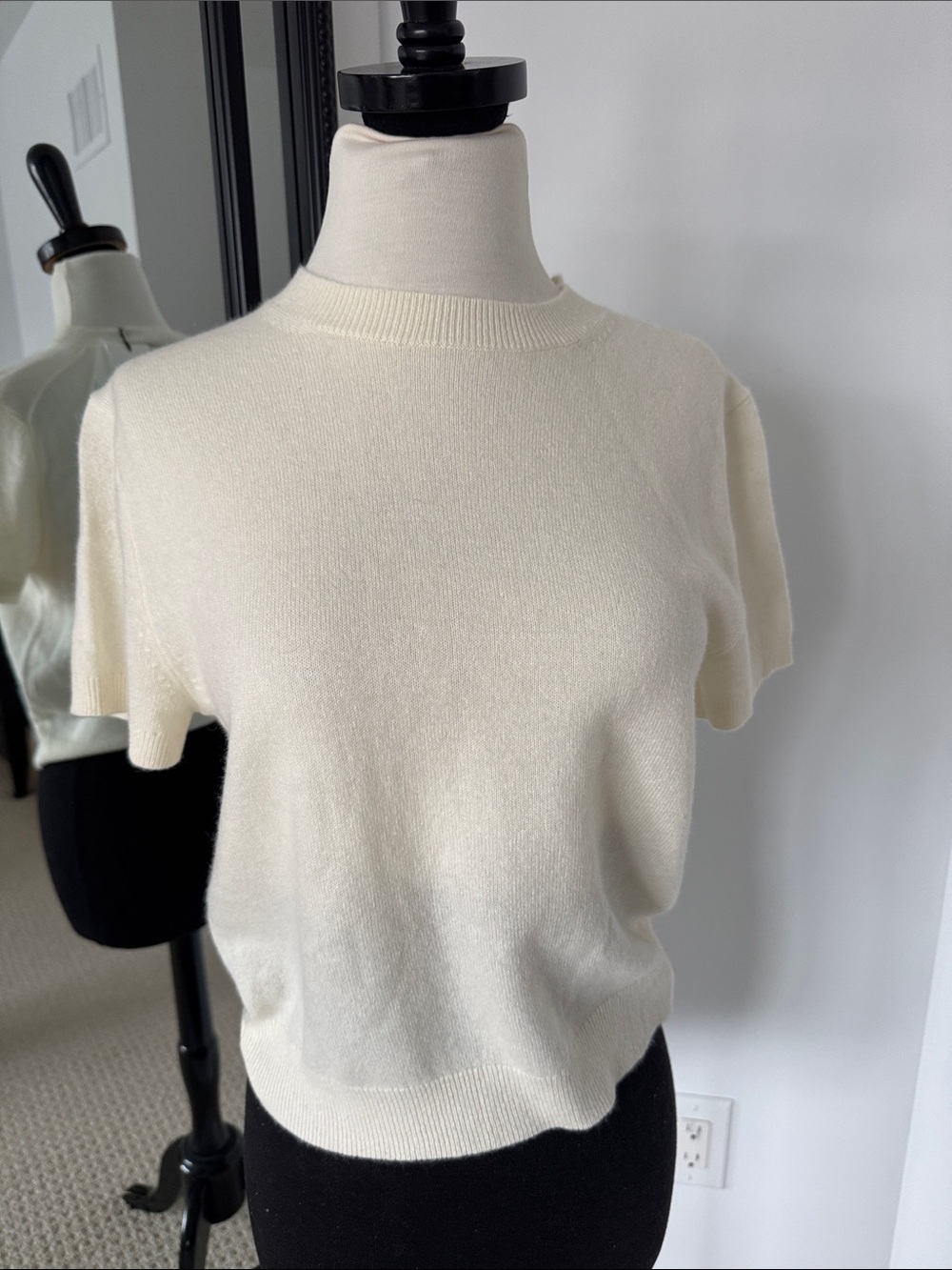 Aritzia Bare Cashmere Cream Short-Sleeve Crewneck Sweater xs nwt